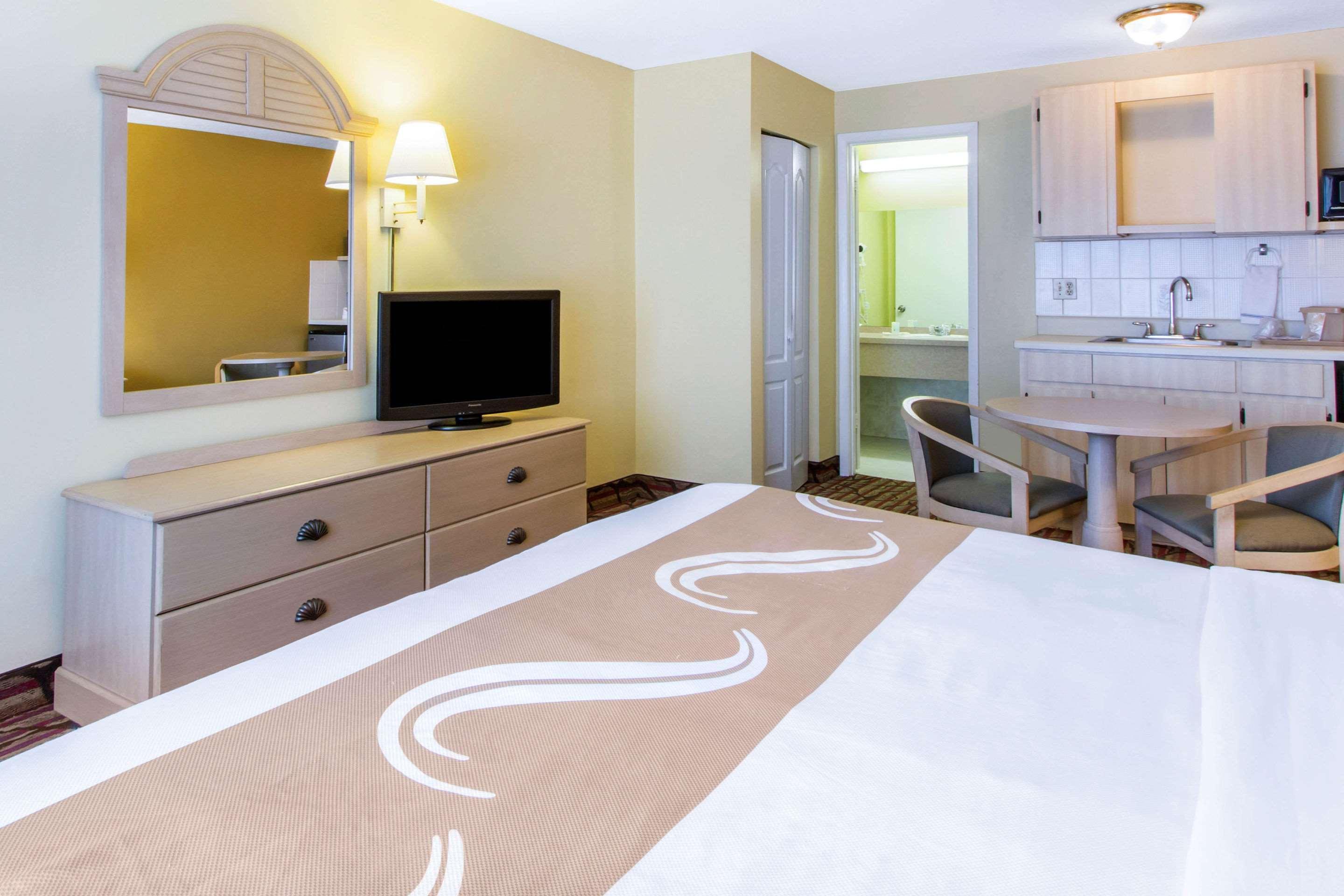 Rodeway Inn Central Clearwater Beach Ngoại thất bức ảnh