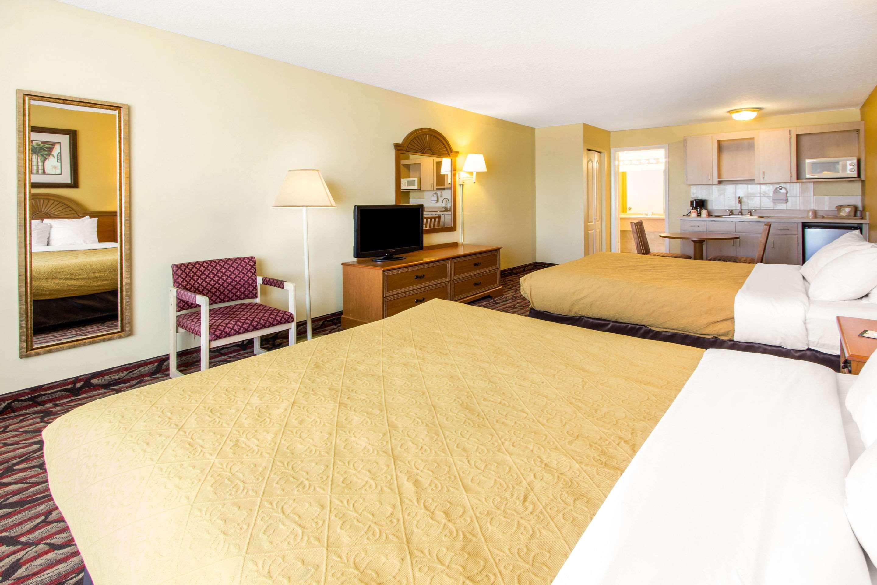 Rodeway Inn Central Clearwater Beach Ngoại thất bức ảnh